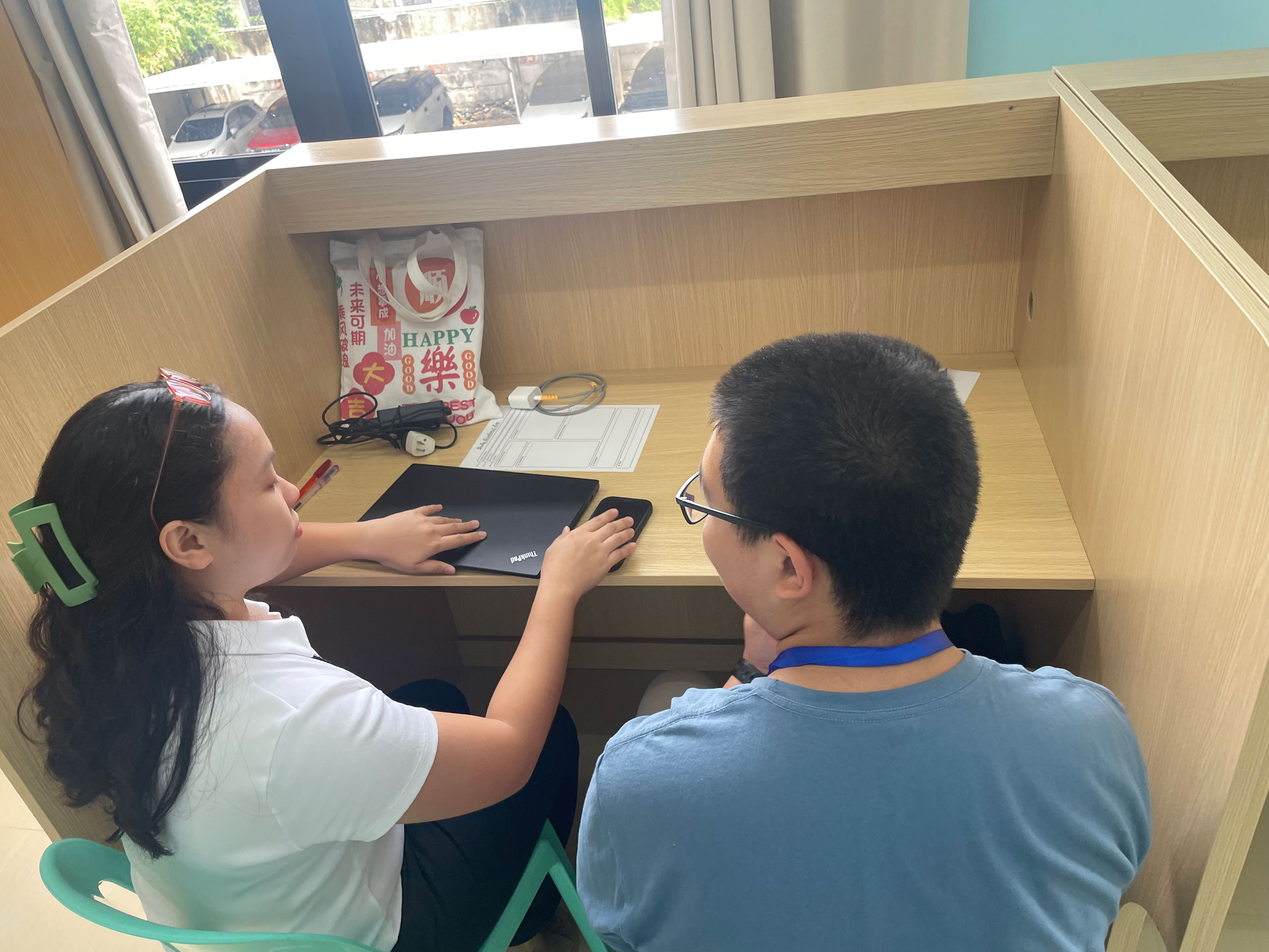 Teacher leading an intensive English lesson